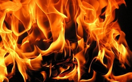 Ghen tuông, một phụ nữ thiêu cháy người tình đồng giới