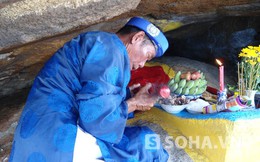 Chùm ảnh:  Cúng “lỗ bà Lường” mong trúng mùa cá