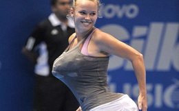 CHÙM ẢNH: Người đẹp tennis "hớ hênh" trong bộ đồ lót mỏng tang