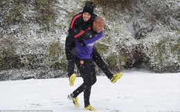 “Sao” Premier League “vùng vẫy” trong tuyết