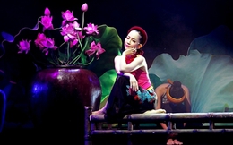 Ngắm Linh Nga đẹp như tranh vẽ trên sân khấu "Sen"