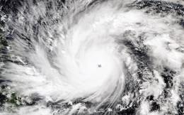 24h qua ảnh: Siêu bão cấp 17 Hagupit đang tiến về Philippines