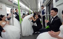 14 cặp đôi làm đám cưới trên tàu điện ngầm