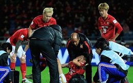 Tranh chấp với Barca, cầu thủ Trung Quốc gãy chân kinh hoàng