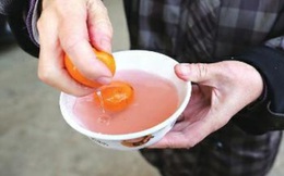 Mua quýt TQ về ăn, phát hiện sự thật kinh hoàng sau khi rửa