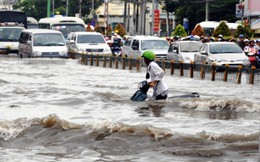 10 hình ảnh không thể bỏ qua trong trận lụt khủng khiếp ở TPHCM