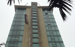 Nghệ An: Bị treo lơ lửng trên không trung tầng 12, hai công nhân thoát chết hi hữu