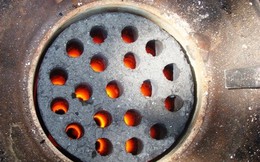 Tác hại khủng khiếp của việc đun nấu bằng than tổ ong
