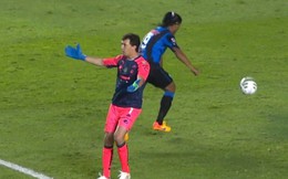 Pha bóng… “đểu” nhất trong sự nghiệp của Ronaldinho!