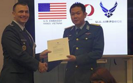 Phi công quân sự Việt Nam nhận học bổng tập huấn tại Mỹ