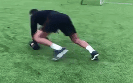 Tung clip khó đỡ, Ferdinand bất ngờ bị Ronaldo văng tục