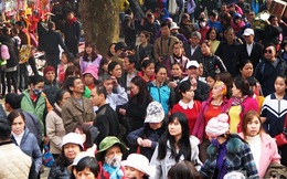 Chùa Hương chưa khai hội, du khách đã chen chân