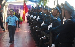 Hàng nghìn người dân nghẹn ngào đưa tiễn Đại tá Trần Quang Khải