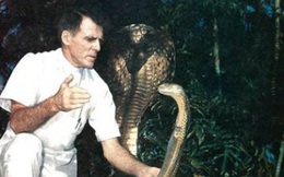 Huyền thoại “người rắn” trăm tuổi
