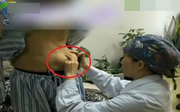 Bụng lồi ra một khối vật thể lạ, người phụ nữ chết ngất khi biết thứ này do đâu mà có