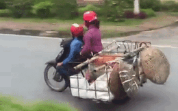 Hai người phụ nữ phóng xe gây nhiều kinh hãi nhất hôm nay