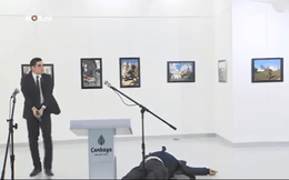 [VIDEO] Cận cảnh tay cảnh sát Thổ Nhĩ Kỳ nổ súng bắn chết Đại sứ Nga