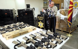Cảnh sát trưởng Mỹ bất ngờ bán vũ khí thu 5,6 tỷ đồng!