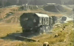 Xe quân sự Kamaz rồng rắn hành quân, bất chấp mọi chướng ngại!