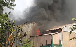 Xưởng ô tô cháy ngùn ngụt sau tiếng nổ lớn