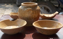 Di dời cây làm nhà được... đống đồ cổ quý giá