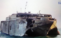 ẢNH: Tàu chiến gốc Mỹ của UAE bị tên lửa Trung Quốc bắn cháy