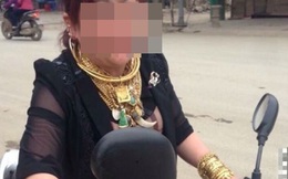 Nữ "đại gia" người đeo đầy vàng dạo phố gây xôn xao