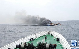 Tàu cá Trung Quốc "bó tay chịu trói" khi tàu Hàn Quốc truy đuổi
