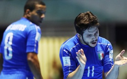 "Bắt chước" Thái Lan, Italia nghẹt thở rời World Cup trong tê tái