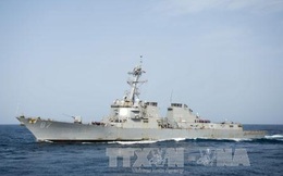 Mỹ rầm rộ không kích Yemen trả đũa Houthi tấn công tàu khu trục