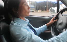 Người phụ nữ 15 năm lái taxi và những “ám ảnh” không thể nào quên