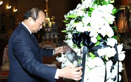 Lần đầu tiên Thủ tướng Nguyễn Xuân Phúc đi công tác nước ngoài bằng máy bay thương mại
