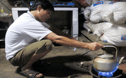 Bẽ bàng tân lang mất vợ, lại phải cắn răng “kéo cày trả nợ”