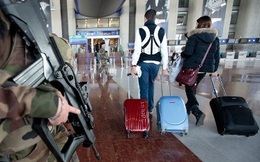Phát hiện túi đồ khả nghi, sân bay Nice sơ tán khẩn