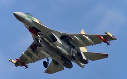 Một chiếc Su-35 hạ cả phi đội tiêm kích J-11 của Trung Quốc
