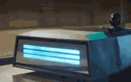 Ngớ người ngắm chiếc ô tô có hình dáng như chiếc đèn pin khổng lồ
