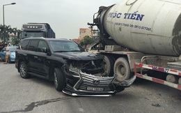 Tai nạn liên hoàn, xe sang Lexus bị nát phần đầu