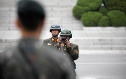 24h qua ảnh: Binh sĩ Triều Tiên giám sát lãnh đạo Mỹ tại biên giới