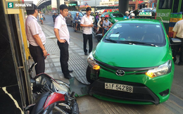 Tài xế taxi tông thẳng xe vào tên cướp trên đường phố Sài Gòn