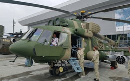 Phóng viên VN duy nhất ngồi trực thăng Mi-171V5 và sờ tận tay xe tăng T-90 ở Nga