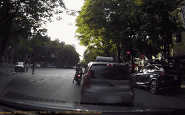 Dừng xe, thản nhiên mở cửa vứt rác xuống đường: Hành động gây bất bình của tài xế