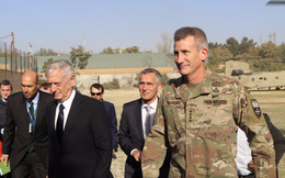 Vừa tới Afghanistan, Bộ trưởng Mattis đã bị Taliban, IS tấn công bằng tên lửa, súng cối