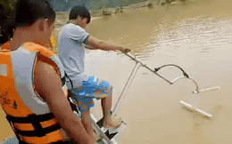 Dân mạng tròn mắt với chiếc "xe đạp" lướt như bay trên nước