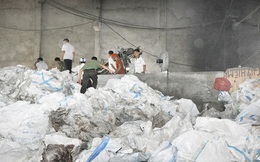 Công nhân ngã vào máy nghiền bao bì, thi thể dập nát