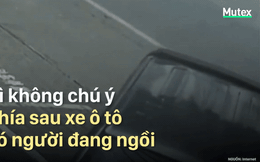 Clip: Sơ suất tai hại, tay lái mới đưa cả chiếc ô tô chèn lên người ngồi bên đường