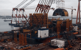 Nếu là fan của những cỗ máy khổng lồ, không thể bỏ lỡ cảnh lắp ghép có 1-0-2 này