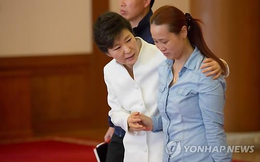 Giữa lúc "dầu sôi lửa bỏng", bà Park Geun Hye bị lộ tiếp thông tin chấn động dư luận Hàn