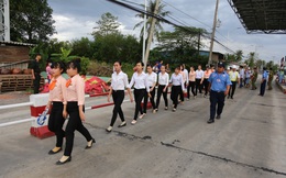Nhân viên nữ ở trạm thu phí Cai Lậy được "hộ tống" rời trạm vì tài xế phản ứng