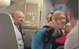 Chân dung hành khách dũng cảm, đứng lên bảo vệ người phụ nữ bị đánh trên chuyến bay American Airlines