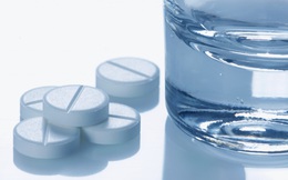 Uống 19 viên hạ sốt trong 2 ngày rồi tử vong: Đừng vội đổ tội cho viên thuốc Paracetamol!